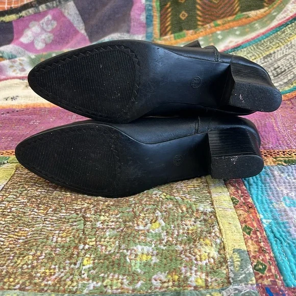 Vintage black pointy leather boots with stacked heel size 8.5 - Picture 3 of 6